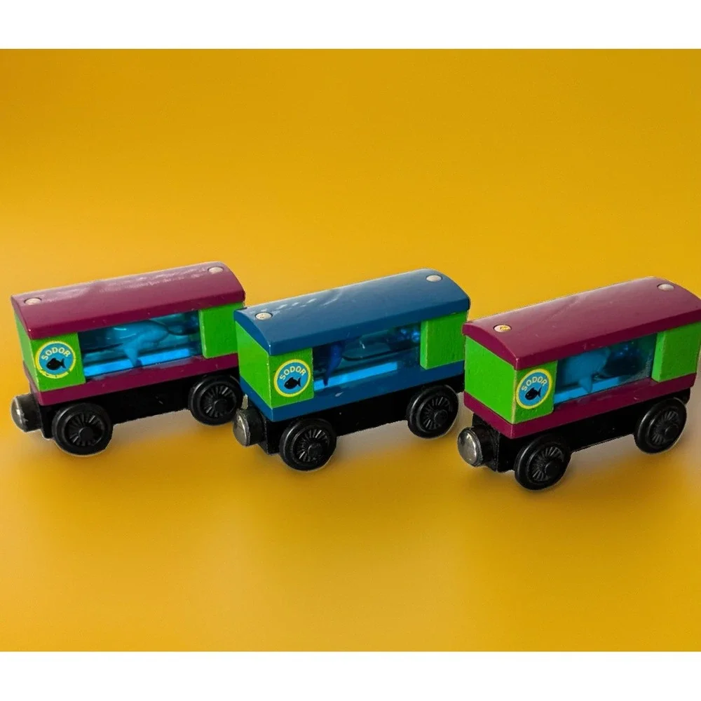 VTG Lot 3 Thomas Wooden Train Aquarium 2 Shark & 1 Octopus Car 2002 Tankers